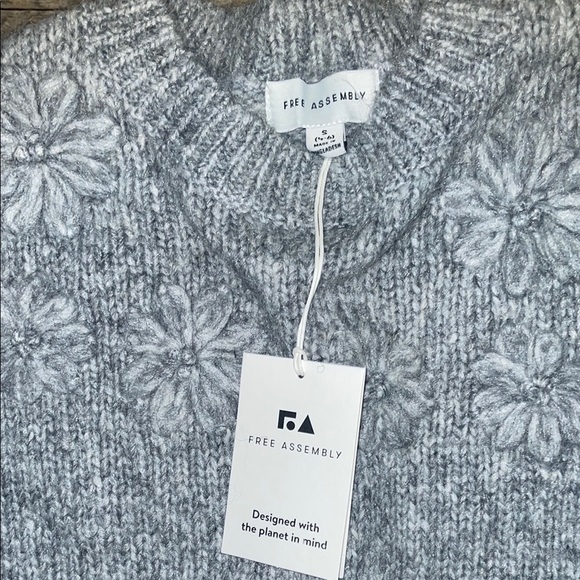 Gray Floral Knit Sweater - Picture 3 of 4